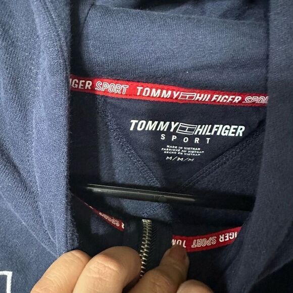 Tommy Hilfiger women’s zip up hoodie size medium - Picture 2 of 3